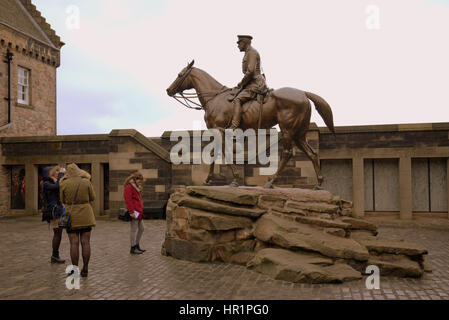 Museo Nazionale della guerra il castello di Edimburgo Earl Haig statua scultura in piazza ospedale Foto Stock