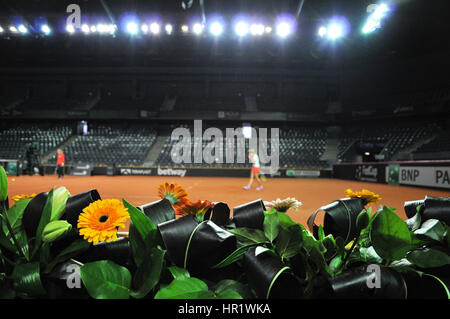 A Cluj Napoca, Romania - 15 Aprile 2016: Tennis squadre della Romania e della Repubblica federale di Germania la riproduzione durante la formazione prima della partita contro la Germania Foto Stock