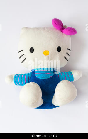 Hello Kitty morbido peluche impostato su sfondo bianco Foto Stock