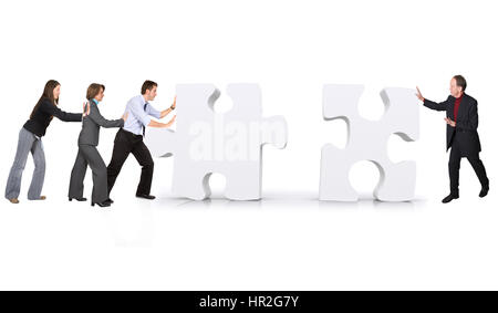 Il lavoro di squadra di business - i pezzi del puzzle realizzato in 3d su bianco Foto Stock