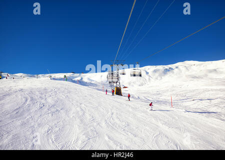 Jungfrau ski resort sotto Eiger, Monch e Jungfrau picchi nelle Alpi svizzere, Grindelwald, Berner Oberland, Svizzera. Foto Stock