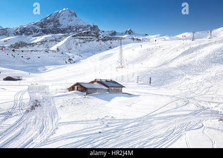 Jungfrau ski resort sotto Eiger, Monch e Jungfrau picchi nelle Alpi svizzere, Grindelwald, Berner Oberland, Svizzera. Foto Stock