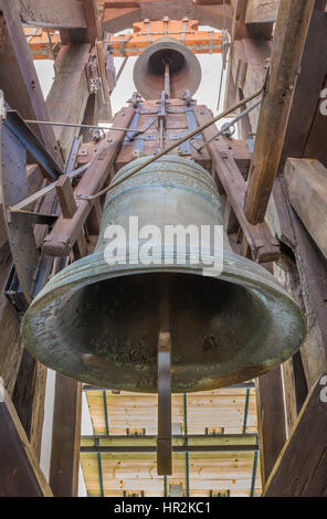 BRATISLAVA, Slovacchia - 11 ottobre 2014: la più antica e grande campana del St Martins cattedrale con il nome Vederin (2513 kg, 1 557mm) Foto Stock