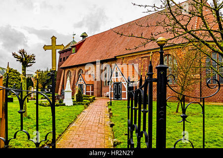 Kirche in Mittelnkirchen, Altes Land; chiesa in Mittelnkirchen Foto Stock