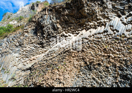 Sinfonia di pietre, colonne di basalto formazione lungo Garni gorge, provincia di Kotayk, Armenia, Caucaso, Medio Oriente e Asia Foto Stock