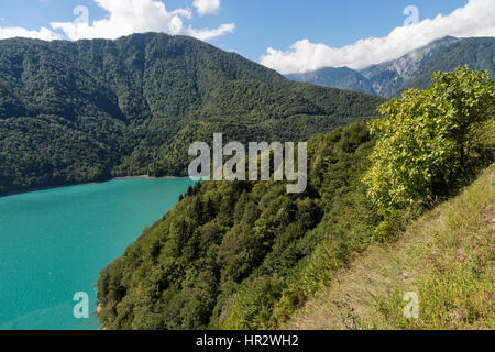 Montagne del Caucaso e Jari serbatoio acqua, regione di Svaneti, Georgia, nel Caucaso, Medio Oriente e Asia Foto Stock