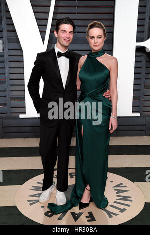 Brie Larson e Alex Greenwald arrivando al Vanity Fair Oscar Party a Beverly Hills, Los Angeles, Stati Uniti d'America. Foto Stock