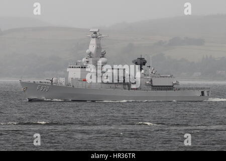 BNS Leopoldo I, un Karel portiere-class frigate belga della marina militare, passando Cloch punto sul Firth of Clyde. Foto Stock