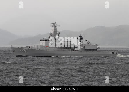 BNS Leopoldo I, un Karel portiere-class frigate belga della marina militare, passando Cloch punto sul Firth of Clyde. Foto Stock