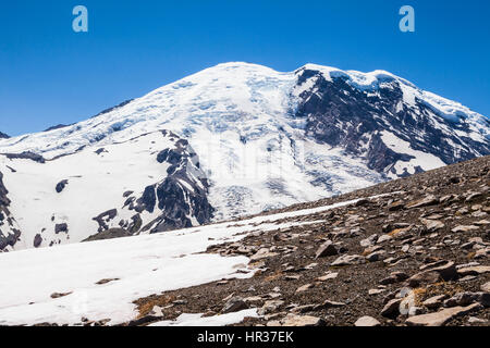 Il lato sud-est del monte Rainier come si vede dalla terza Burroughs Mountain, il Parco Nazionale del Monte Rainier, Washington, Stati Uniti d'America. Foto Stock