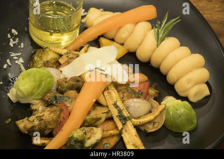 Patate dolci e verdure smaltato Foto Stock