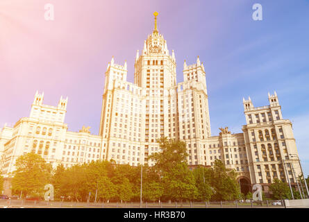 La facciata anteriore vista del grattacielo Kotelnicheskaya a Mosca, Russia Foto Stock