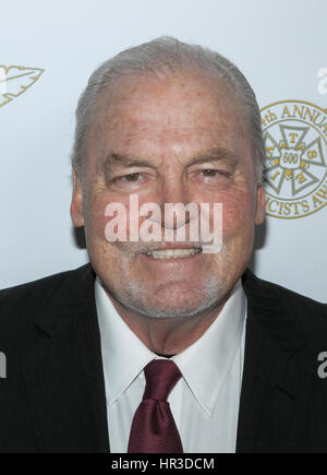 Los Angeles, Stati Uniti. 24 Febbraio, 2017. Stacy Keach arriva al 54th annuale internazionale Cinematographers Guild pubblicisti Awards a Hotel Beverly Hilton di Los Angeles, Stati Uniti d'America, il 24 febbraio 2017. - Nessun filo SERVICE - foto: Hubert Boesl/dpa/Alamy Live News Foto Stock