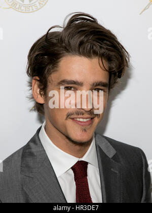 Los Angeles, Stati Uniti. 24 Febbraio, 2017. Brenton Thwaites arriva al 54th annuale internazionale Cinematographers Guild pubblicisti Awards a Hotel Beverly Hilton di Los Angeles, Stati Uniti d'America, il 24 febbraio 2017. - Nessun filo SERVICE - foto: Hubert Boesl/dpa/Alamy Live News Foto Stock