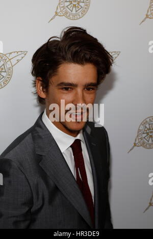 Los Angeles, Stati Uniti. 24 Febbraio, 2017. Brenton Thwaites arriva al 54th annuale internazionale Cinematographers Guild pubblicisti Awards a Hotel Beverly Hilton di Los Angeles, Stati Uniti d'America, il 24 febbraio 2017. - Nessun filo SERVICE - foto: Hubert Boesl/dpa/Alamy Live News Foto Stock