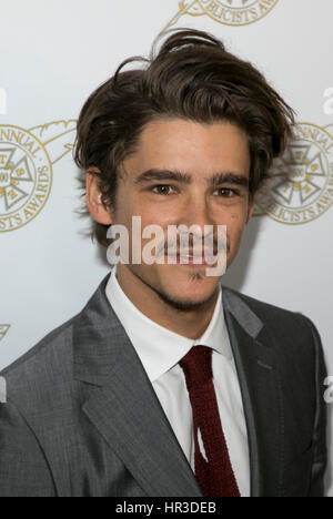 Los Angeles, Stati Uniti. 24 Febbraio, 2017. Brenton Thwaites arriva al 54th annuale internazionale Cinematographers Guild pubblicisti Awards a Hotel Beverly Hilton di Los Angeles, Stati Uniti d'America, il 24 febbraio 2017. - Nessun filo SERVICE - foto: Hubert Boesl/dpa/Alamy Live News Foto Stock