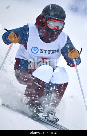 Hokkaido, Giappone. 26 Febbraio, 2017. Arisa Murata (JPN) Sci freestyle : donna gobbe durante il 2017 Sapporo dei Giochi Invernali Asiatici a Bankei parco sci in Hokkaido, Giappone . Credito: AFLO SPORT/Alamy Live News Foto Stock