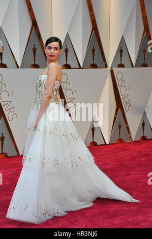 Los Angeles, Ca, Stati Uniti d'America. 26 Febbraio, 2017. Sofia Carson all'ottantanovesimo Academy Awards al Dolby Theatre di Los Angeles, la California il 26 febbraio 2017. Credito: Mpi99/media/punzone Alamy Live News Foto Stock