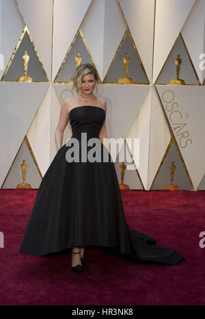 Hollywood, CALIFORNIA, STATI UNITI D'AMERICA. 26 Febbraio, 2017. Kristen Dunst arriva al tappeto rosso durante l'ottantanovesimo academy awards presso il Teatro Dolby domenica 26 febbraio 2017 a Hollywood, California.ARMANDO ARORIZO. Credito: Armando Arorizo/Prensa Internacional/ZUMA filo/Alamy Live News Foto Stock