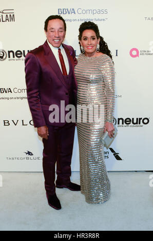 Los Angeles, California, Stati Uniti d'America . 26 Febbraio, 2017. Smokey Robinson sul tappeto rosso al 2017 Elton John AIDS Foundation Academy Awards Party di visualizzazione. Credito: la foto di accesso/Alamy Live News Foto Stock