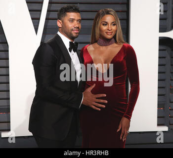 Beverly Hills, in California, Stati Uniti d'America. 26 Febbraio, 2017. Russell Wilson e Ciara al Vanity Fair Oscar Party 2017 il 26 febbraio 2017 a Beverly Hills, la California. Credito: Mpi99/media/punzone Alamy Live News Foto Stock