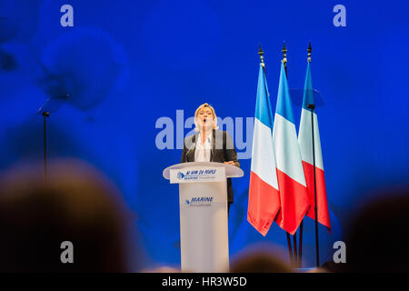 Nantes, Francia. Il 26 febbraio 2017. riunione del Marine Le Pen, di estrema destra "candidato nazionale anteriore' per il 2017 elezioni presidenziali Credito: Andia/Alamy Live News Foto Stock