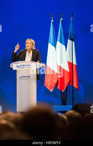 Nantes, Francia. Il 26 febbraio 2017. riunione del Marine Le Pen, di estrema destra "candidato nazionale anteriore' per il 2017 elezioni presidenziali Credito: Andia/Alamy Live News Foto Stock