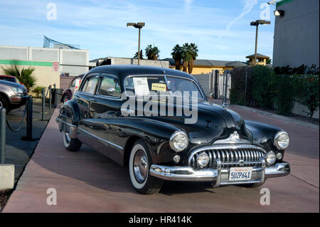 Classic Buick in vendita in concessionaria in Palm Springs, CA Foto Stock