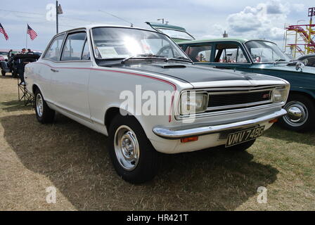 Un 1968 Vauxhall Viva parcheggiato sul display alla Riviera Classic Car Show, Paignton, Devon, Inghilterra. Foto Stock