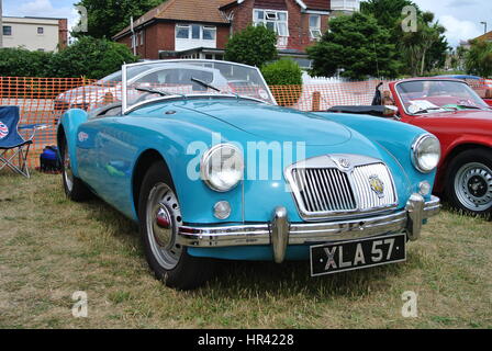 Un 1959 mg classic auto parcheggiate sul display alla Riviera Classic Car Show, Paignton, Devon, Inghilterra, Regno Unito. Foto Stock