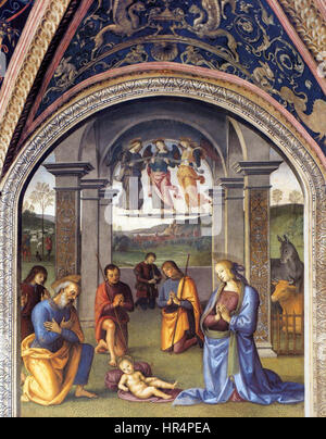 La "Natività" di Pietro Perugino raffigura la nascita di Cristo, un tema centrale dell'arte cristiana. Il dipinto illustra la Sacra famiglia in una scena serena e armoniosa, mostrando la maestria di prospettiva e la tavolozza di colori tenui del Perugino. Foto Stock