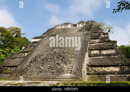 Guatemala, rovine Maya nella giungla in Tikal. Il quadro presenta Foto Stock