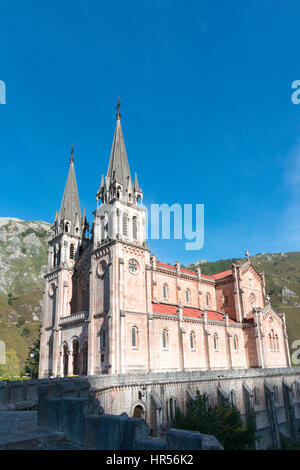 La chiesa del Santuario di Covadonga Cangas De Onis Asturias Spagna Foto Stock