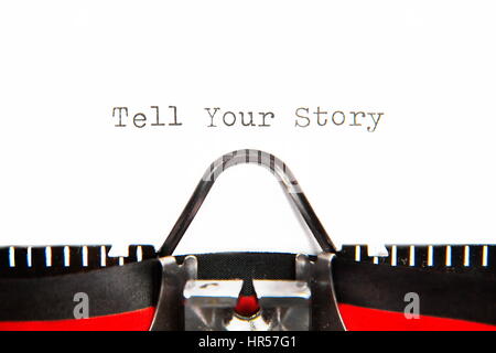 "Dite la vostra storia' parole digitate su una macchina da scrivere Vintage Foto Stock