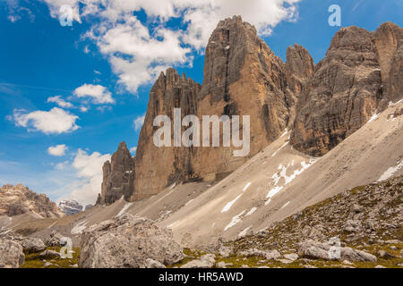 Il paesaggio che circonda Tre Cime di Lavaredo, Veneto, Italia Foto Stock