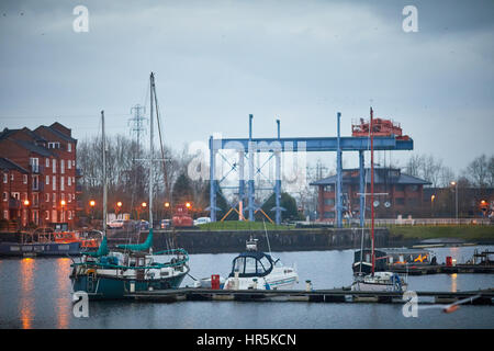 Al mattino la luce opaco barche mored un ormeggio in Preston Marina conca di Edward Dock Ashton-su-Ribble Docklands Riversway, Lancashire, Inghilterra, Regno Unito Foto Stock