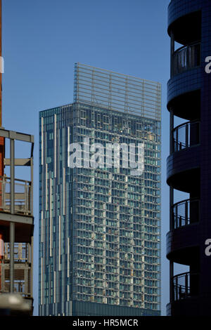 Giornata di sole blu cielo Bentham tower 47 piani di utilizzo misto grattacielo a Manchester in Inghilterra. Completato nel 2006 Foto Stock