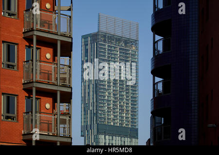 Giornata di sole blu cielo Bentham tower 47 piani di utilizzo misto grattacielo a Manchester in Inghilterra. Completato nel 2006 Foto Stock