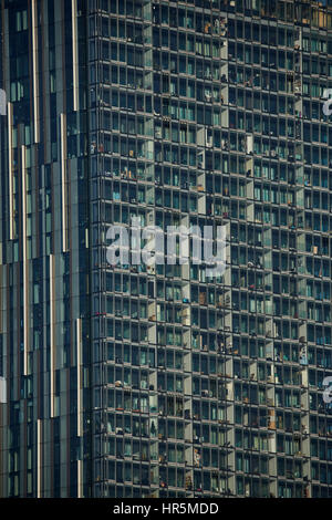 Giornata di sole blu cielo Bentham tower 47 piani di utilizzo misto grattacielo a Manchester in Inghilterra. Completato nel 2006 Foto Stock