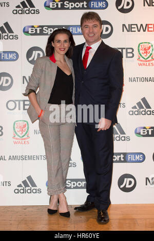 L'attrice Vickie McClure e direttore Jonny Owen frequentare la premiere del Regno Unito di non prendere Me Home La storia del Galles di cammino alla semi-finale di UEFA Euro 2016, presso la Vue West End di Londra. Foto Stock