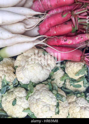 Freschi cavolfiori e carote Foto Stock