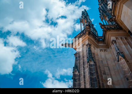 Dettagli architettonici sulla Cattedrale di San Vito nel Castello di Praga, Repubblica Ceca Foto Stock