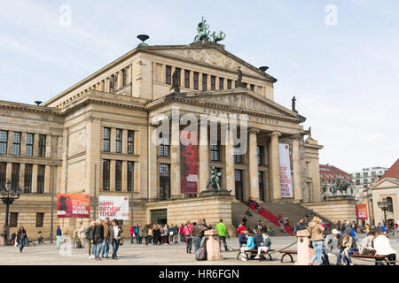 La Konzerthaus (sala concerti), piazza Gendarmenmarkt, nel quartiere Mitte di Berlino, Germania. Foto Stock