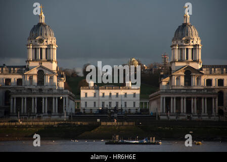 Londra, Regno Unito. Il 27 febbraio, 2017. Vista generale del Greenwich Foot Tunnel. Esso attraversa sotto il fiume Tamigi nella zona est di Londra, collegando Greenwich (Royal Borough of Greenwich) sulla banca del sud con l'Isle of Dogs (London Borough of Tower Hamlets) a nord. È utilizzato da toushands di pendolari, corridori e ciclisti ogni giorno. Credito: Alberto Pezzali/Pacific Press/Alamy Live News Foto Stock