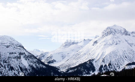 Lech am Arlberg, Austria. Il 27 febbraio, 2017. Credito: dpa picture alliance/Alamy Live News Foto Stock