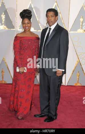 Los Angeles, California, USA. 26 Febbraio, 2017. 26 febbraio 2017 - Los Angeles California USA - Attore Denzel Washington, moglie PAULETTA WASHINGTON all'ottantanovesimo Academy Awards - Gli arrivi presso il Teatro Dolby, Hollywood CA Credito: Paolo Fenton/ZUMA filo/Alamy Live News Foto Stock