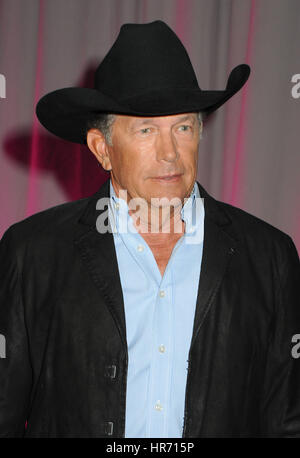 Nashville, TN, Stati Uniti d'America. 4 Ott 2014. 27 Febbraio 2017 - Nashville, Tennessee - George Strait. T.J. Martell Foundation 9 annuale successi di Nashville gala tenutosi presso l'Hotel Omni. Photo credit: Laura Farr/AdMedia Credito: Laura Farr/AdMedia/ZUMA filo/Alamy Live News Foto Stock