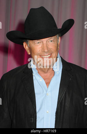 Nashville, TN, Stati Uniti d'America. 4 Ott 2014. 27 Febbraio 2017 - Nashville, Tennessee - George Strait. T.J. Martell Foundation 9 annuale successi di Nashville gala tenutosi presso l'Hotel Omni. Photo credit: Laura Farr/AdMedia Credito: Laura Farr/AdMedia/ZUMA filo/Alamy Live News Foto Stock