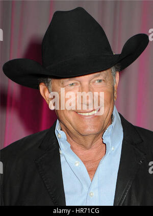 Nashville, TN, Stati Uniti d'America. 4 Ott 2014. 27 Febbraio 2017 - Nashville, Tennessee - George Strait. T.J. Martell Foundation 9 annuale successi di Nashville gala tenutosi presso l'Hotel Omni. Photo credit: Laura Farr/AdMedia Credito: Laura Farr/AdMedia/ZUMA filo/Alamy Live News Foto Stock