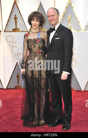 Hollywood, California. 26 Febbraio, 2017. Miranda Luglio e Mike Mills frequentare l'ottantanovesimo annuale di Academy Awards di Hollywood & Highland Center il 26 febbraio 2017 in Hollywood, la California. | Verwendung weltweit/picture alliance Credit: dpa/Alamy Live News Foto Stock